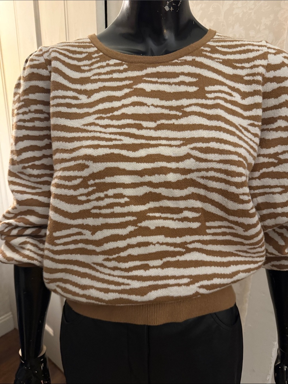 NWT Nine Weat Zebra Print Puff Sleeve Crew Neck Sweater Medium